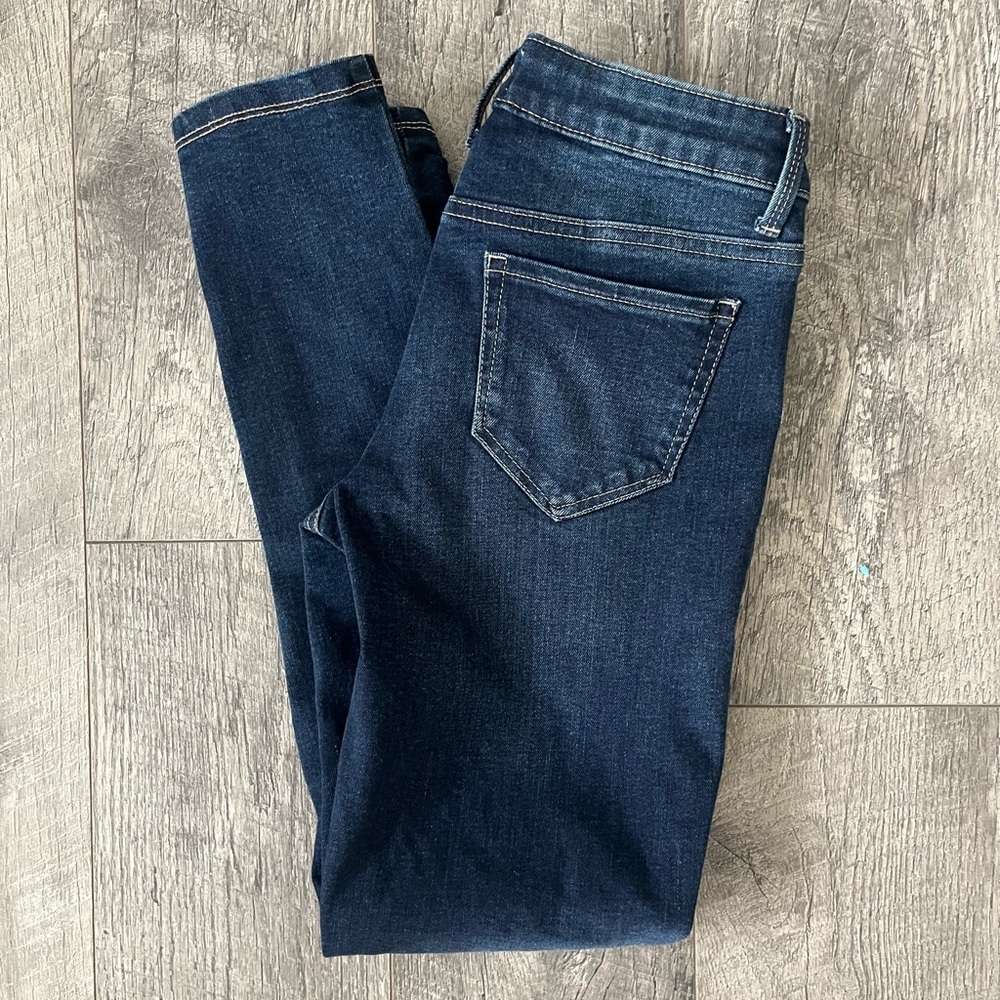 So. Girls skinny jeans